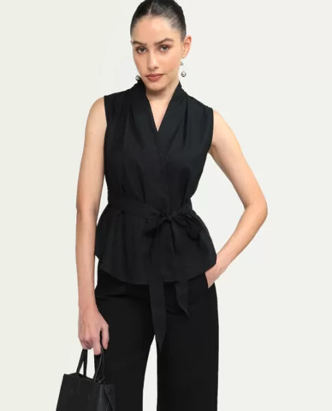 Cyra black solid wrap top
